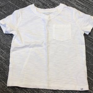GAP t shirt size 2T excellent condition